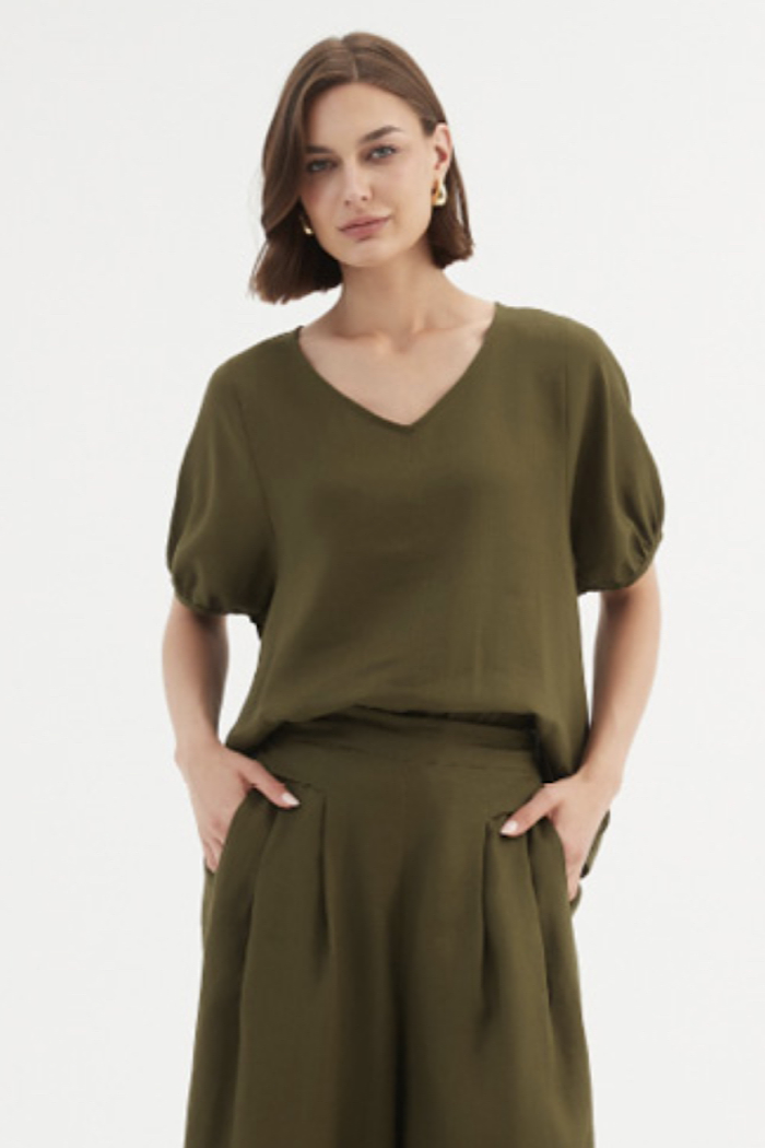 V NECK BISHOP SLEEVE TOP - DARK MOSS