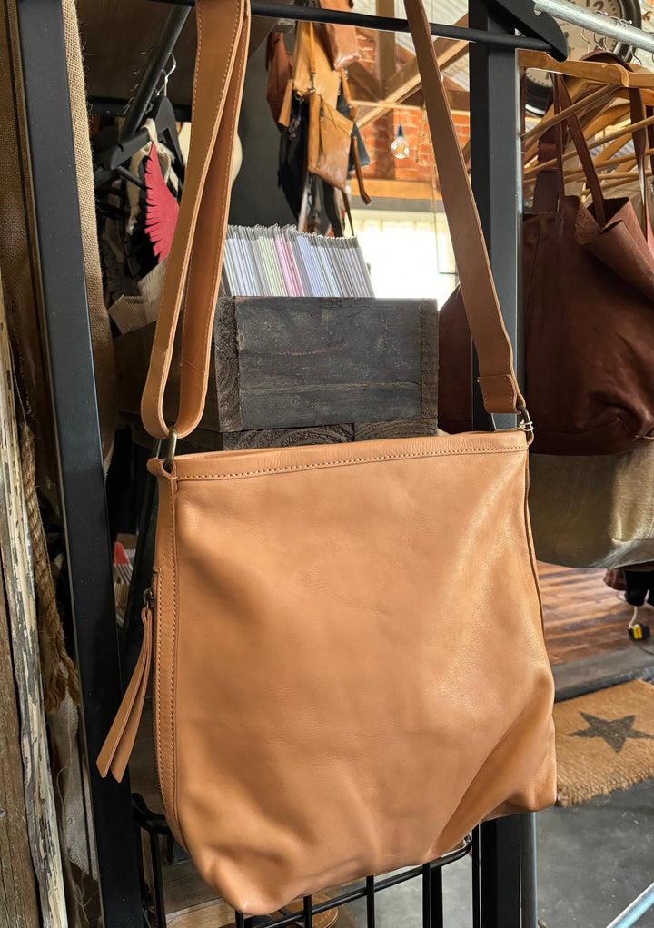 JUJU CLASSIC SLOUCHY BAG - TAN