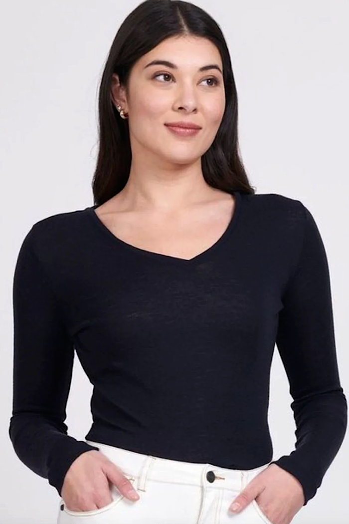 FINE MERINO V-NECK - BLACK