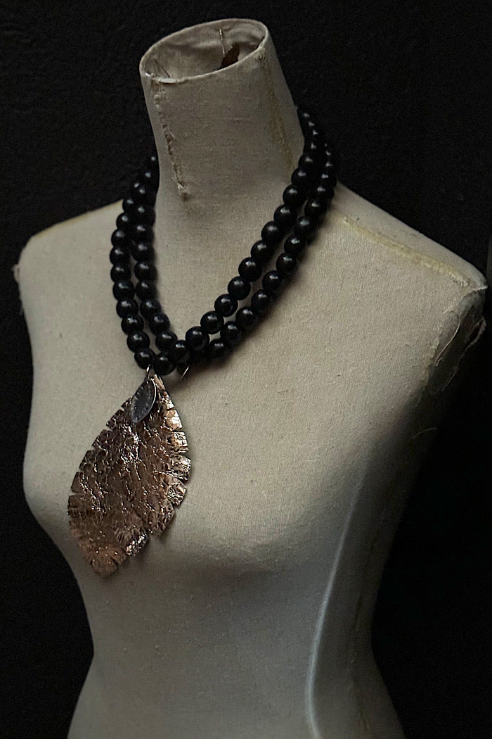 MICKELLOO TRIPLE FEATHER BEADED NECKLACE - ROSE GOLD REPTILE