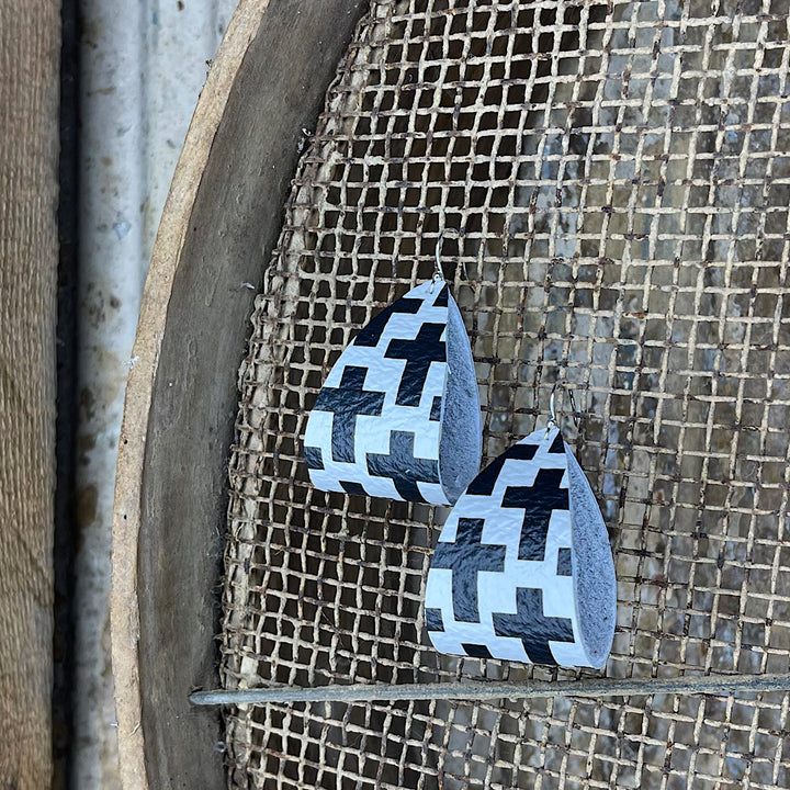 MICKELLOO AUDREY EARRINGS - BLACK & WHITE CROSSES