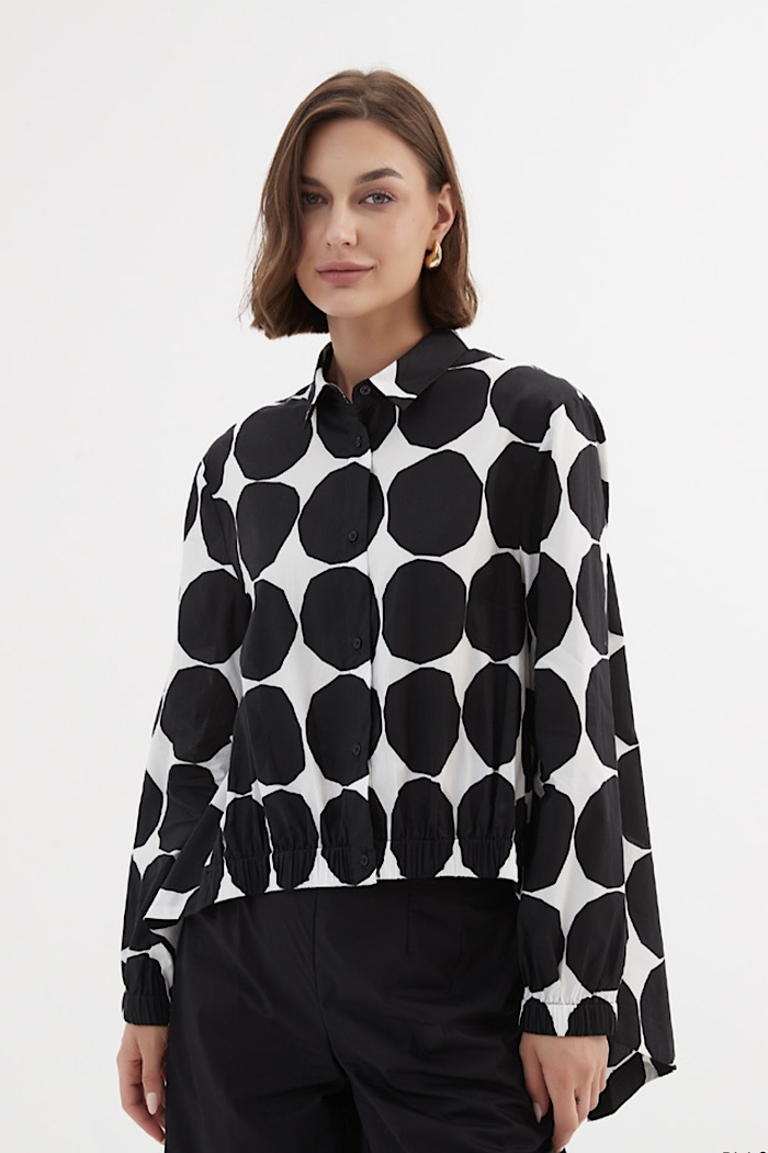 ELASTIC FRONT HEM PRINT SHIRT - BLACK SPOT