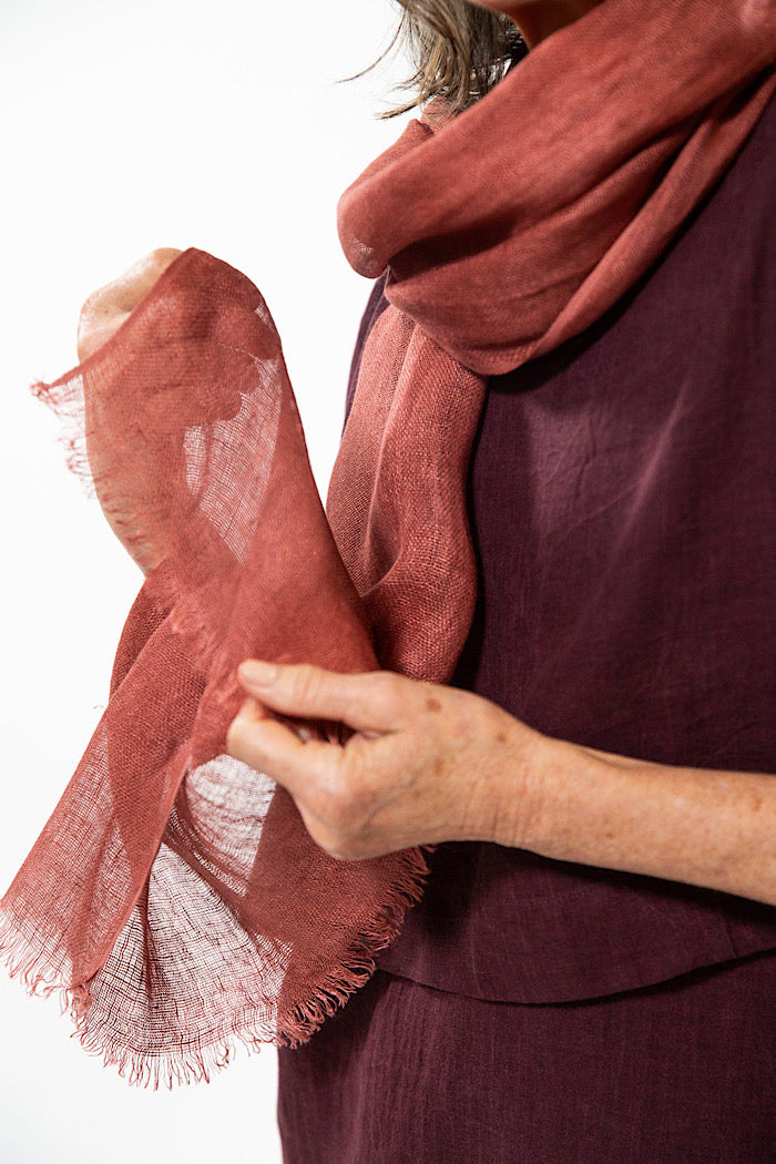 LINEN GAUZE SCARF - CLOVE