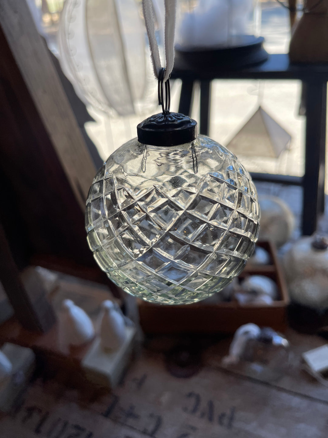 CLEAR CRISS CROSS BAUBLE